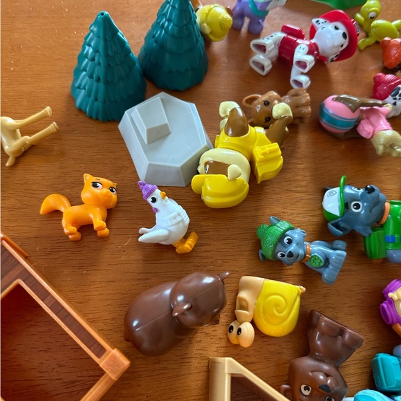 Paw Patrol Colorful 35 Piece Figurine Toy Set - Picture 5 of 5